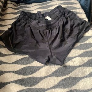 🤪CAMO LULULEMON HOTTY HOT SHORTS🤪